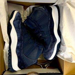 Air Jordan 11 Midnight Navy Velvet